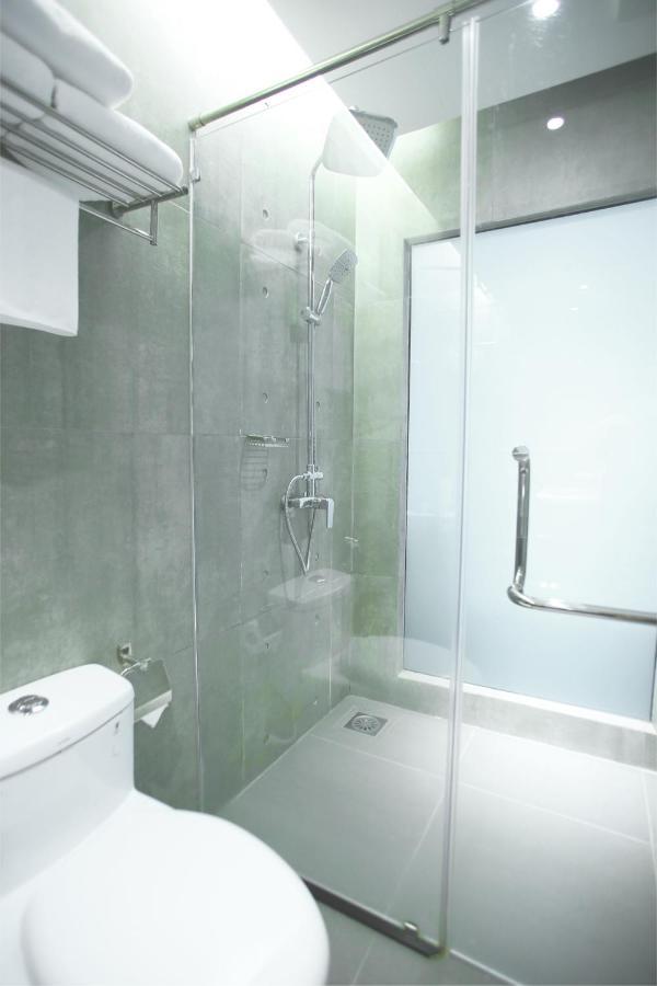 Fives Hotel Dnp Johor Bahru Exteriör bild